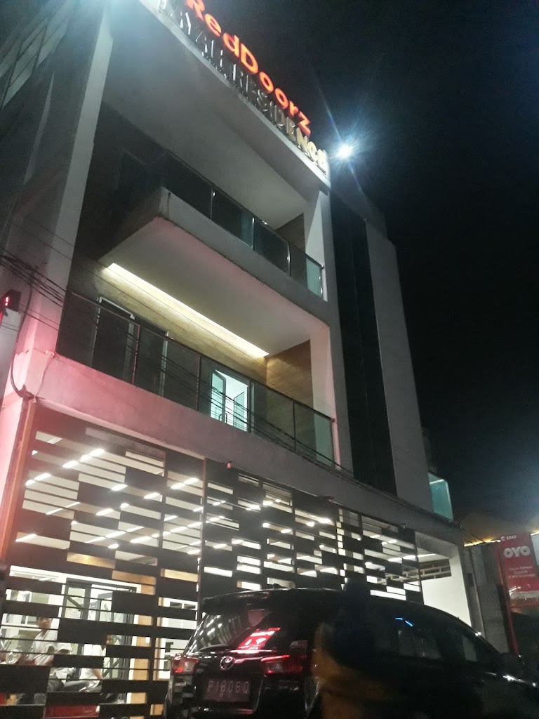 in a straightforward hotel offering lounge areas & Wi-Fi.