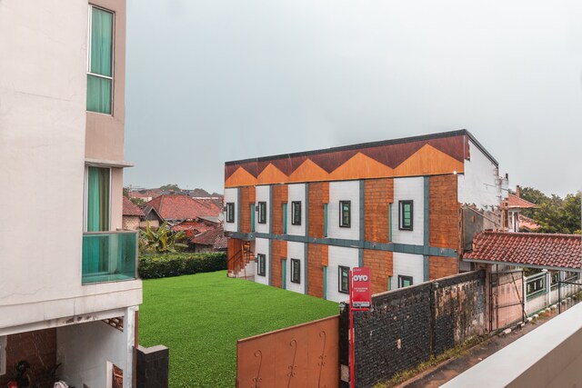 OYO 2248 Yayah Rooms Syariah