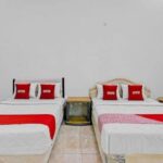 Simply furnished quarters in a streamlined rural hotel providing parking & Wi-Fi.