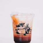 meeting dan tersedia berbagai makanan dan minuman