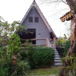 Pajangan Village adalah penginapan berupa villa yang terletak di kawasan Pajangan