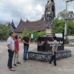 Perkampungan Adat terletak di Jorong Koto Padang Ranah dan Tanah Bato Nagari Sijunjung Kabupaten Sijunjung yang merupakan sebuah kawasan eksotis