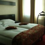 Casual hotel with a restaurant & a hip bar