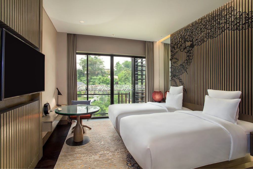 dining & an outdoor pool.