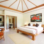 plus a free airport shuttle.