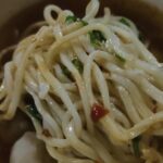 menyajikan aneka menu lauk