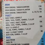 sayur dan sambal dengan konsep prasmanan.