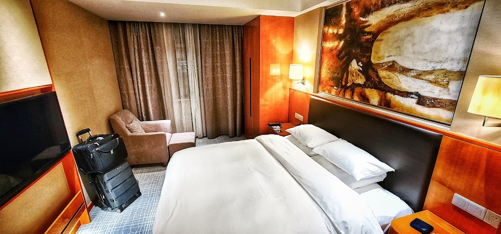 live music & a hot tub.