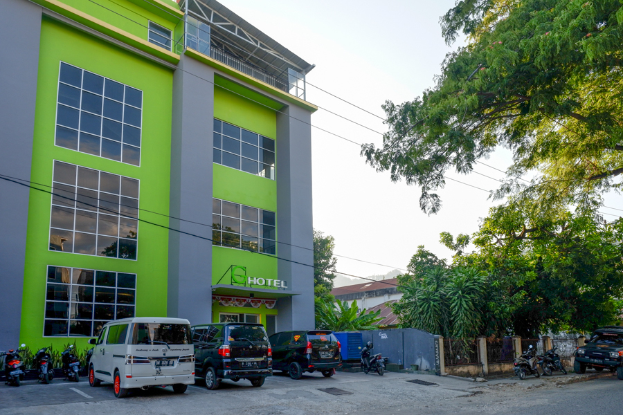 RedDoorz @ G Hotel Luwuk