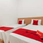 Streamlined rooms with TVs in an unpretentious budget hotel offering Wi-Fi & parking.