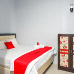 Streamlined rooms in a straightforward budget hotel offering a restaurant