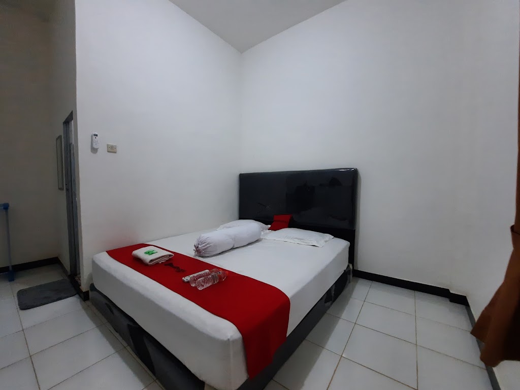 RedDoorz @ Permana Homestay near Supadio Airport Pontianak
