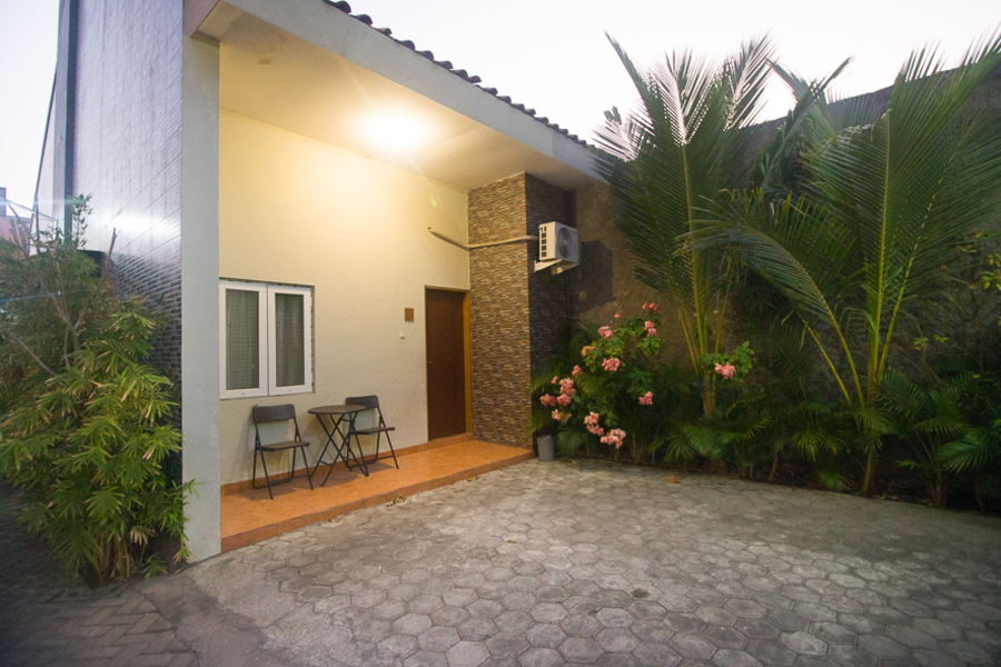 RedDoorz Plus Syariah Near Alun Alun Sampang