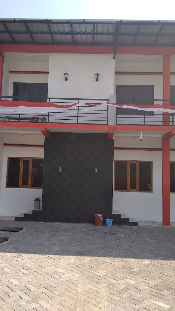 RedDoorz Syariah @ Homestay Bougenville near Taman Alun-Alun Kota Lamongan