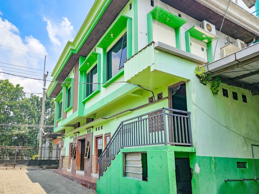 RedDoorz Syariah near Stadion Merdeka Jombang