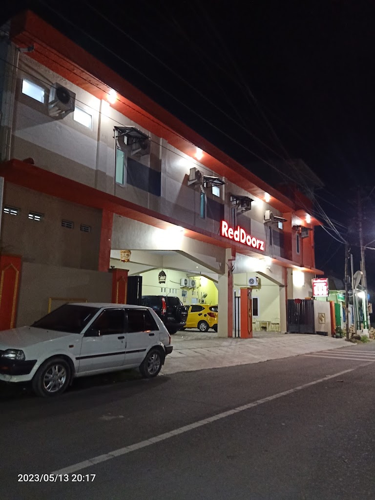 RedDoorz Syariah near Transmart Tegal