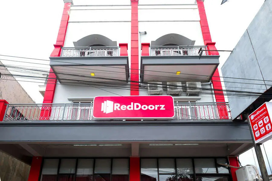 RedDoorz near Alun Alun Magelang 2