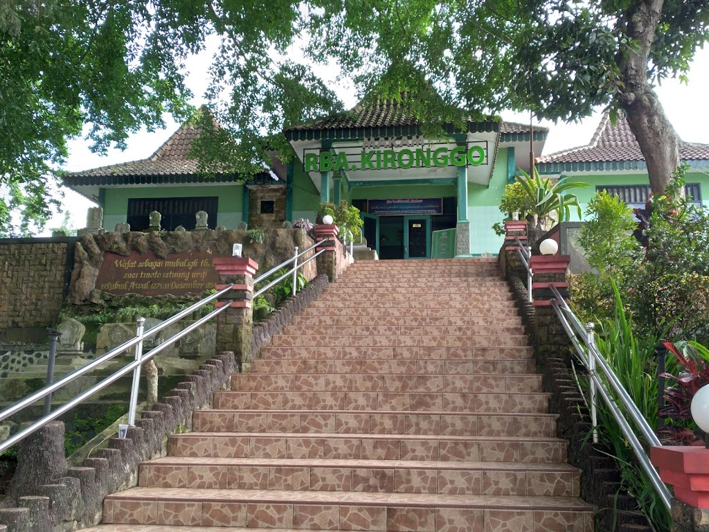 Religious Tourism Tomb of Ki Ronggo