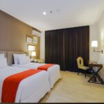 Understated rooms & suites in a refined hotel featuring an outdoor pool
