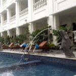 24-hour dining & an outdoor pool.