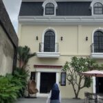 Understated rooms & suites in a casual hotel offering parking