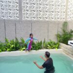 Villa dengan 3 kamar yang memiliki style modern & tersedia fasilitas lengkap untuk menemani staycation dan terdapat privatepool