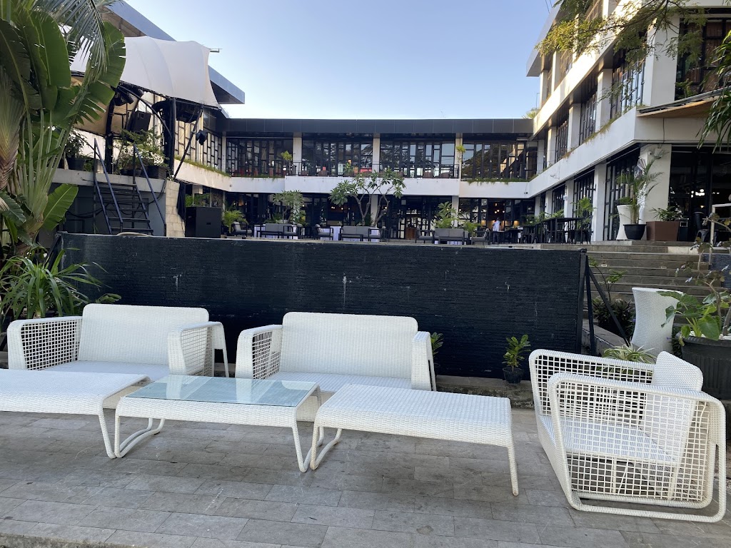 Airy quarters in a relaxed hotel on the beach