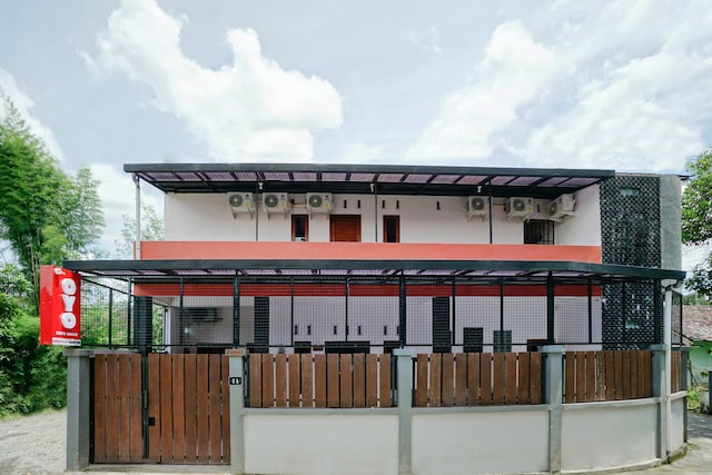 Super OYO 3006 Falisha Homestay Syariah, Hotel in Mejing Kidul, Ambarketawang, Gamping, Special Region of Yogyakarta