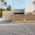 free private parking and a terrace. The property is around 13 km from Tugu Monument