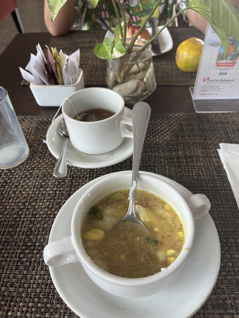 Warmly furnished quarters in a premium property offering an airy restaurant & an outdoor pool.