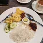 Contemporary hotel with dining