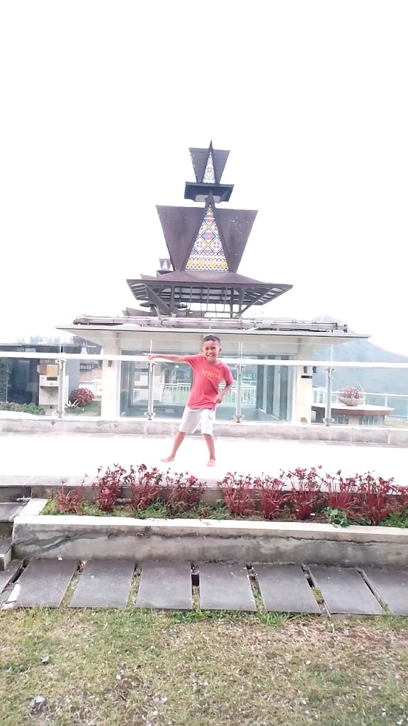 Relaxed quarters in an informal resort offering 5 cafes