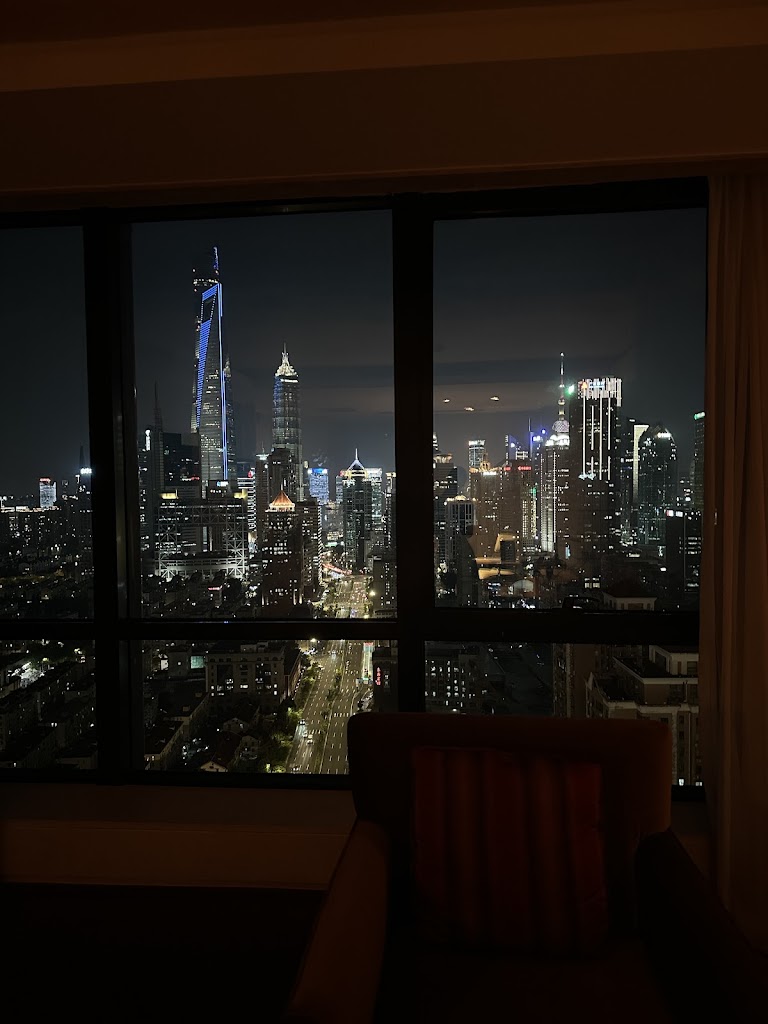 Polished rooms & suites in a sleek hotel offering a spa