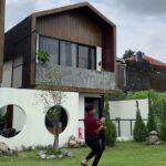 buah hati bisa eksplor sambil menikmati udara segar. Rasakan suasana kota dan pedesaan dalam satu tempat.