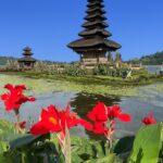Dua buah bangunan suci yaitu pura Tengahing Segara yang bertingkat 11 sebagai istana Dewa Wisnu dan juga Dewi Danu. Dibagian timurnya terdapat Pura Lingga Petak yang bertingkat 3 yang didalamnya terdapat sebuah sumur keramat yang menyimpan Tirta Ulun Danu juga terdapat sebuah Lingga berwarna Putih