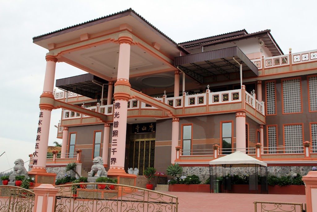 Vihara Dharma Shanti Brastagi