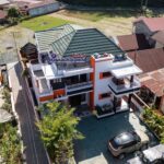 Penginapan yang terbaik yang terletak di pusat Kota Bukittinggi dan menginap serasa pulang ke rumah dengan suasana damai serta pelayanan serasa hotel berbintang