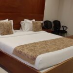 dining & kids' playgrounds.