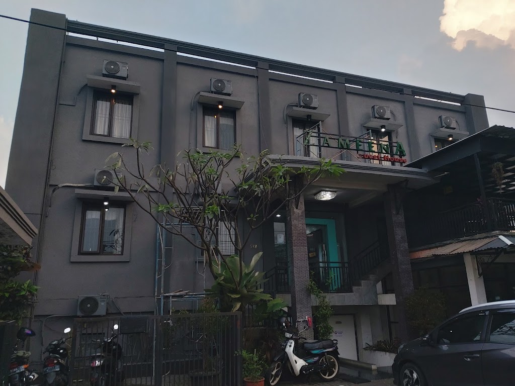 Zameena Guest House, Hotel in Padasuka, Cimahi Tengah, West Java