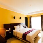 a karaoke room & 5 event rooms.