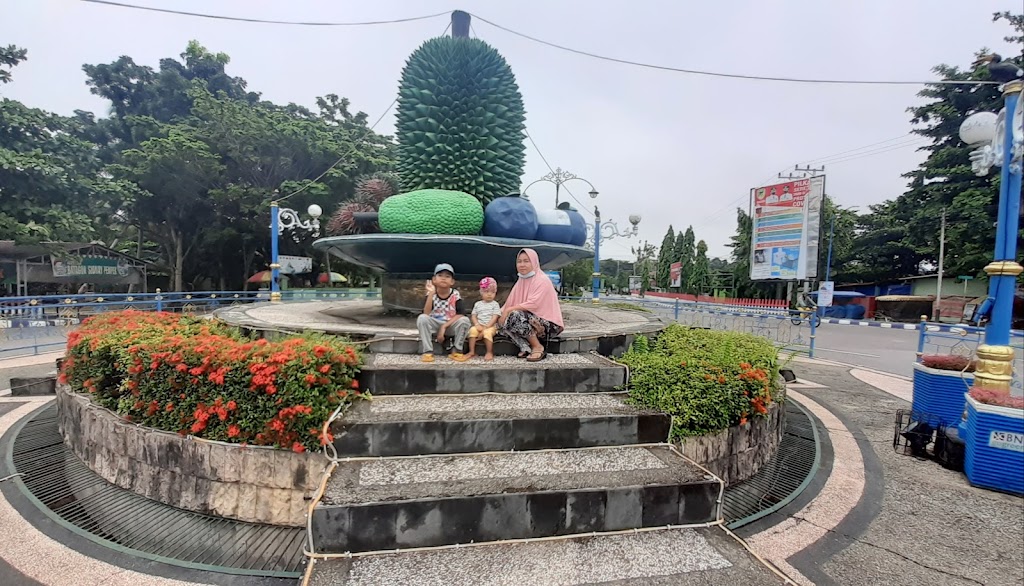 Bundaran Buah Muara Teweh