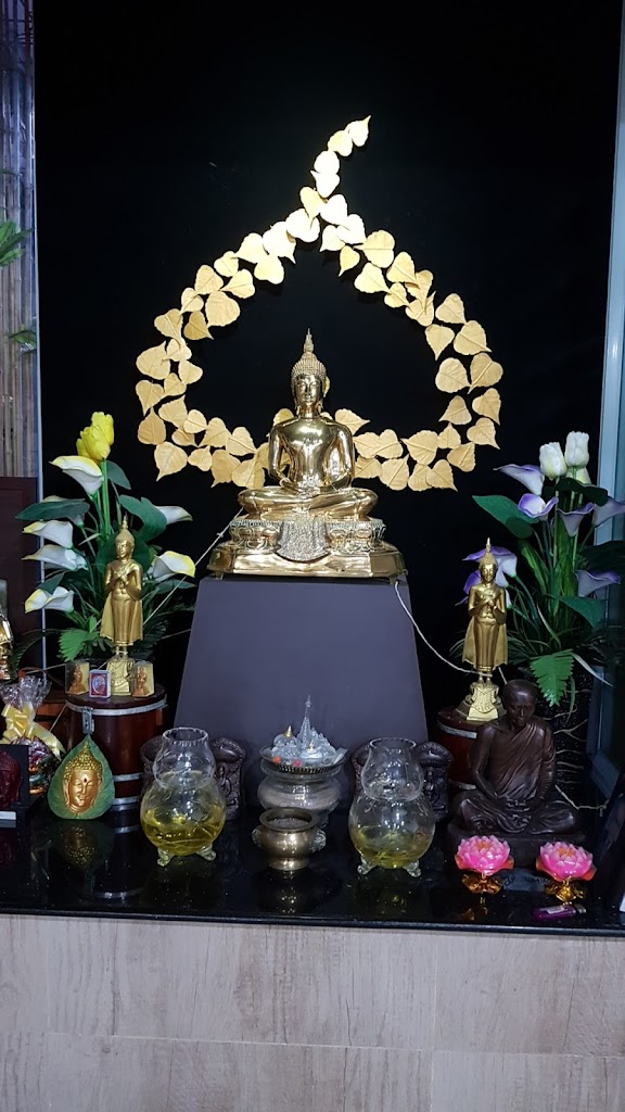 Cetiya Trisaranagamana