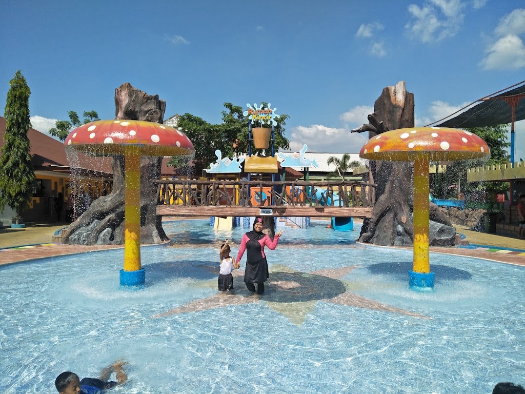 Dynasty Water World Gresik