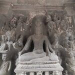 Grand archeological site from the 6th to 10th century featuring religious monuments cut into rock.