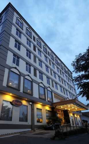 Grand Kanaya Hotel