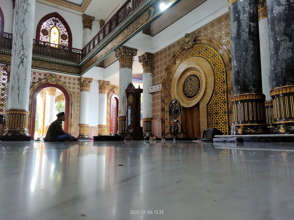 MAKAM SYAIKHONA KHOLIL BANGKALAN