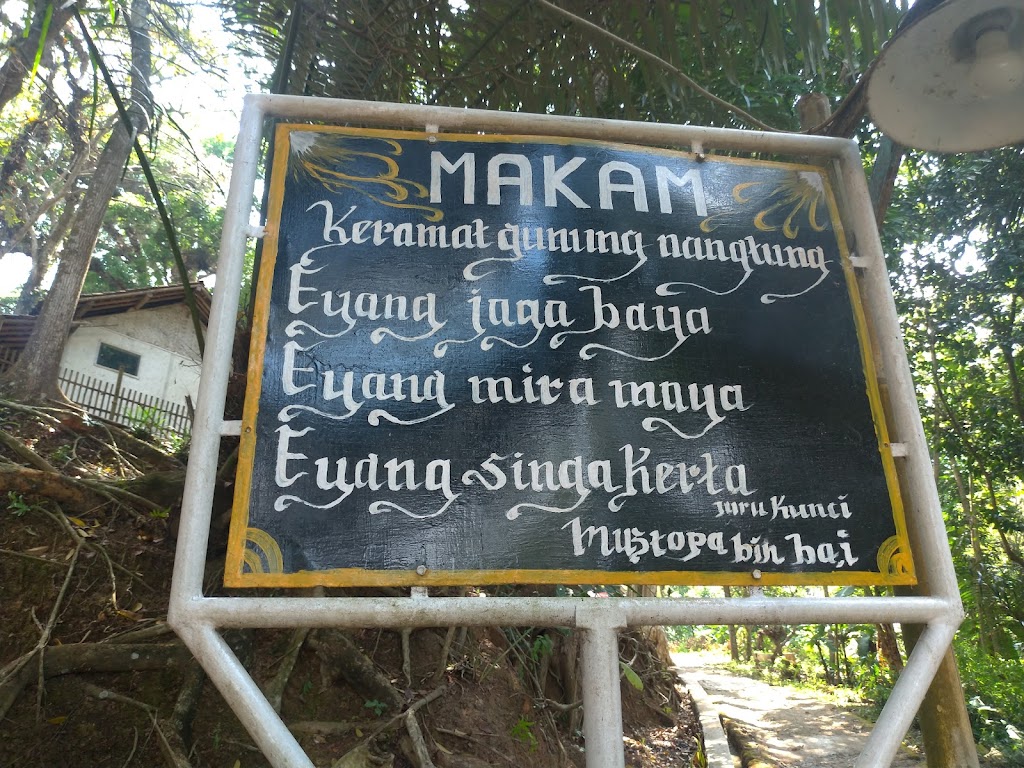 Makam keramat gunung nangtung