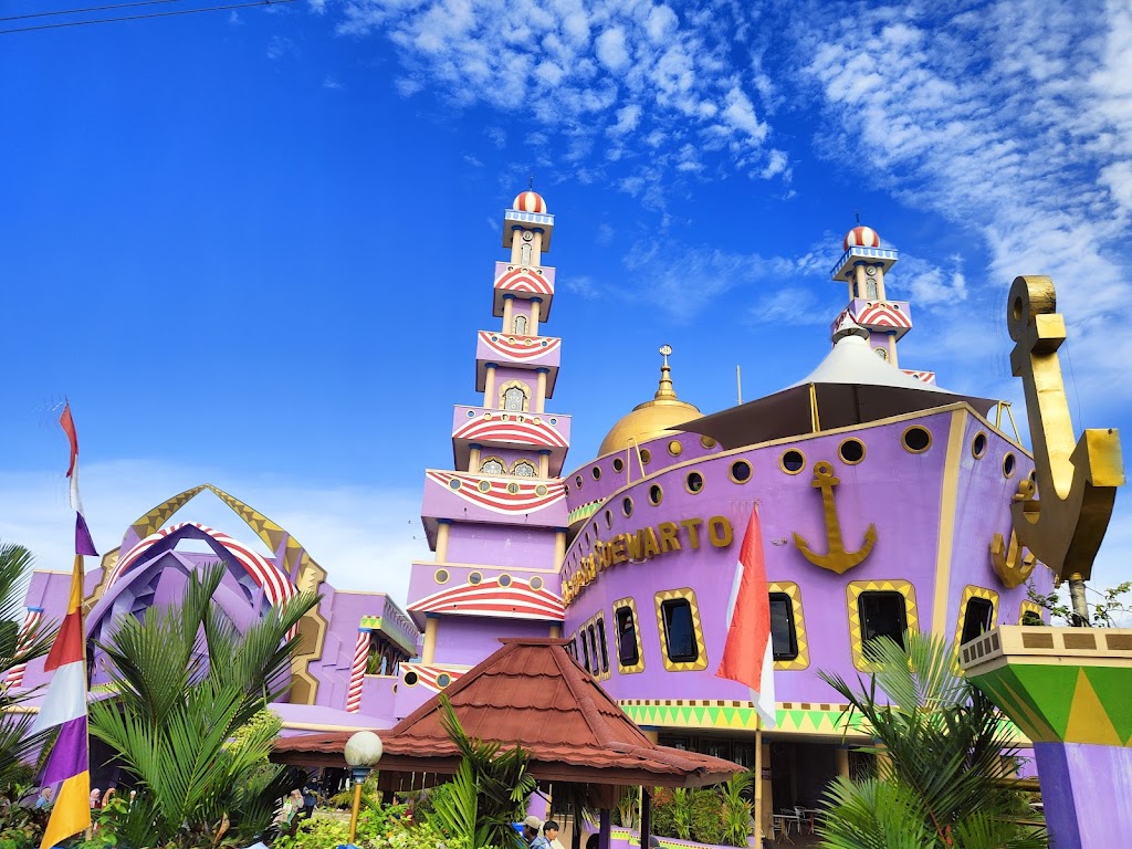 Masjid 'Perahu' Sri Soewarto