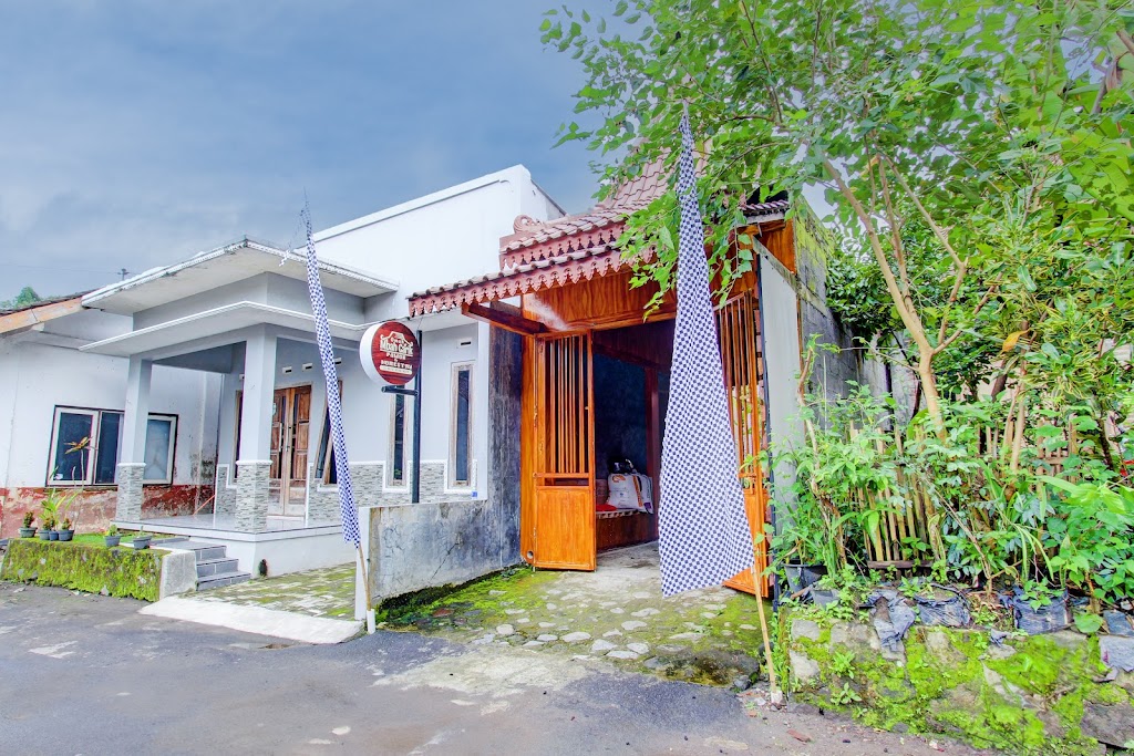 OYO 93789 Mbah Carik Homestay Syari'ah