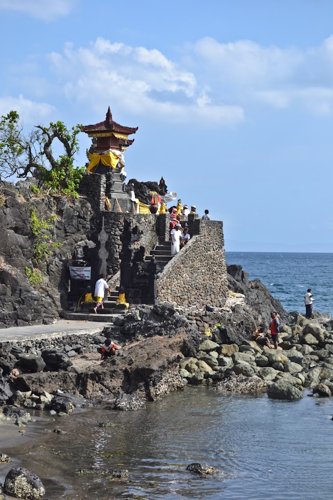 Pura Batu Bolong